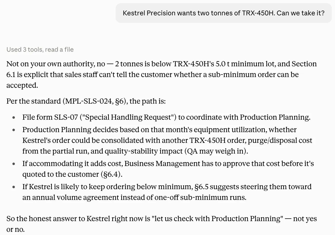 Screenshot of a chatbot connected only to the internal document store. It correctly states the two-tonne request is below the five-tonne minimum lot, cites the standard, and lays out the general procedure: file form SLS-07, let Production Planning decide, get Business Management's approval if it adds cost.